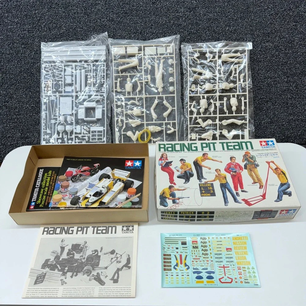 Vintage Tamiya Racing Pit Team 1/20 Grand Prix No.11 Model Kit 2011 Complete!